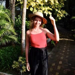 Meet your Posher, Lori-frédérique